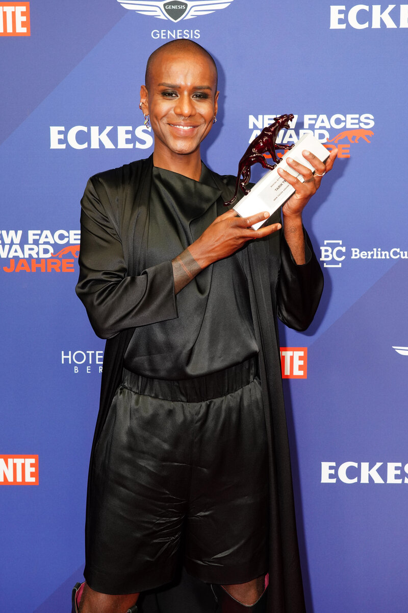 Tarik Tesfu gewinnt den heiß begehrten BUNTE New Faces Award!